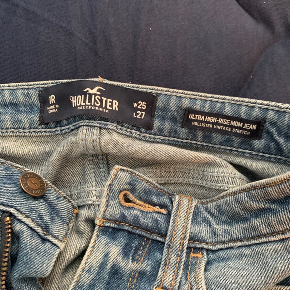 Hollister Ultra High-Rise Mom Jean size 1R - Picture 5 of 5